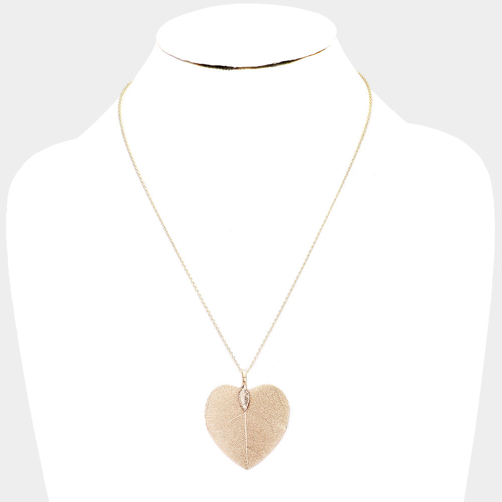 Pendant necklaces